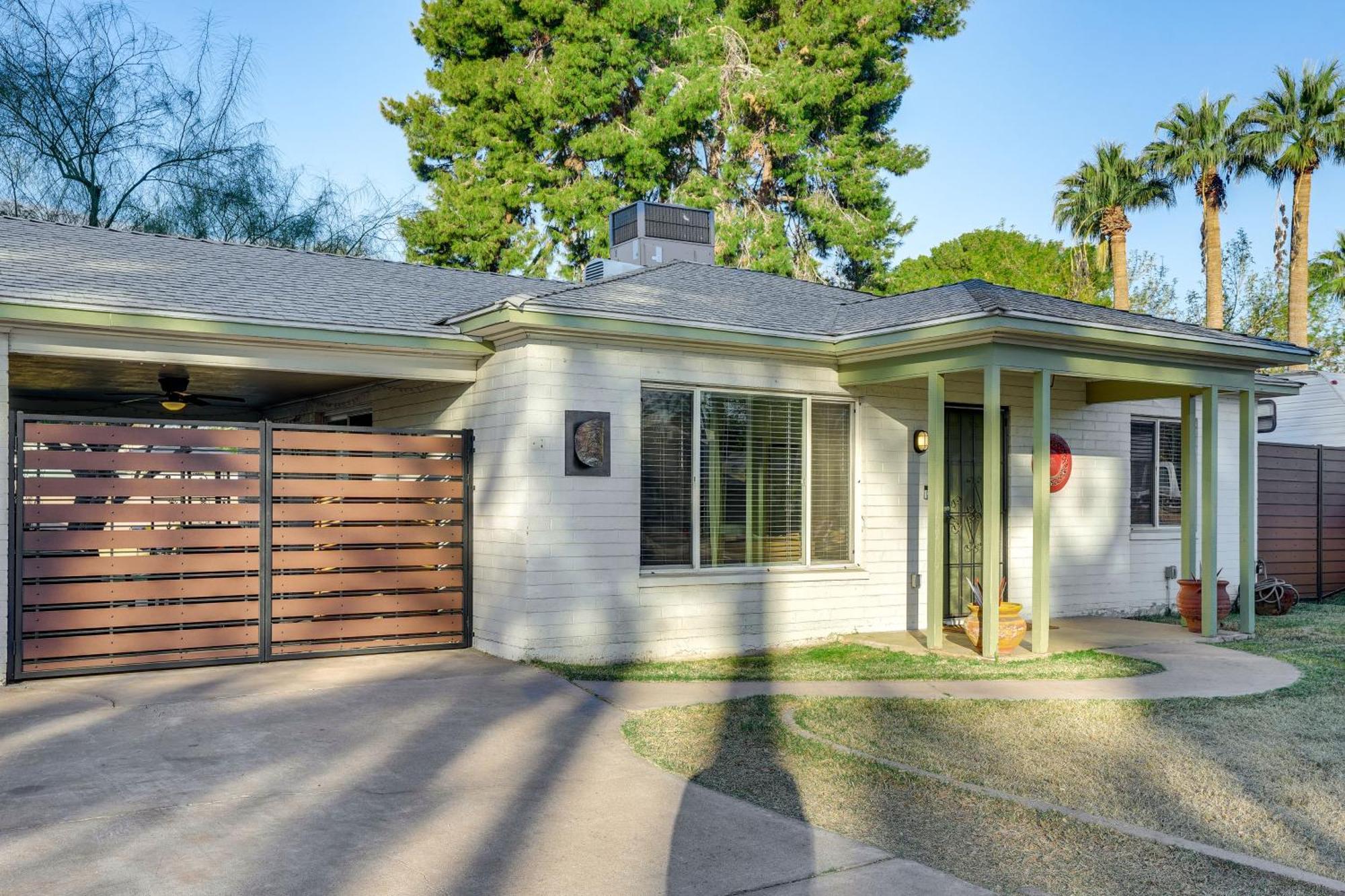 Pet-Friendly Phoenix Home With Breezeway And Fire Pit! Exterior photo